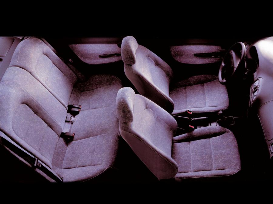  Daewoo Nubira Hatchback 1997 года  (фото 2 из 5)